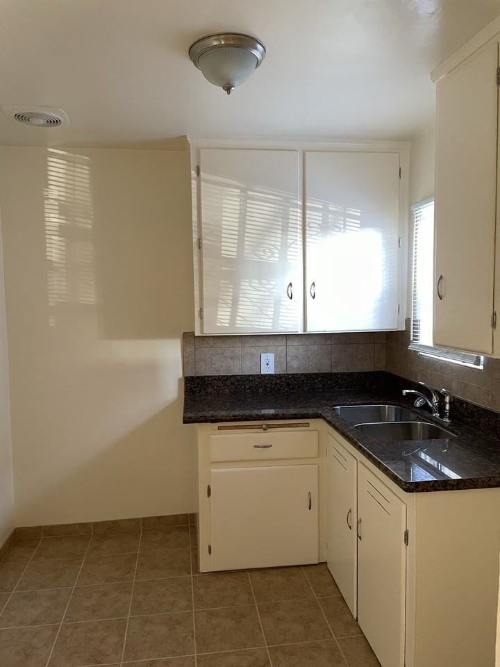 1116 W 94th St - Photo 3 of 18