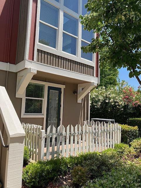 4262 Providence Ter - Photo 2 of 31