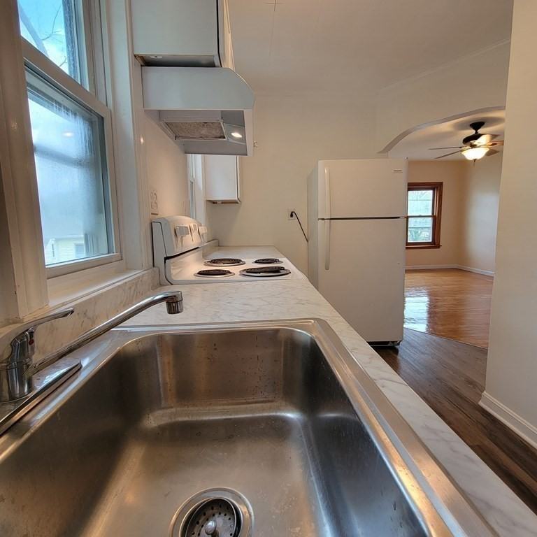 11 Neal St #2 - Photo 3 of 14