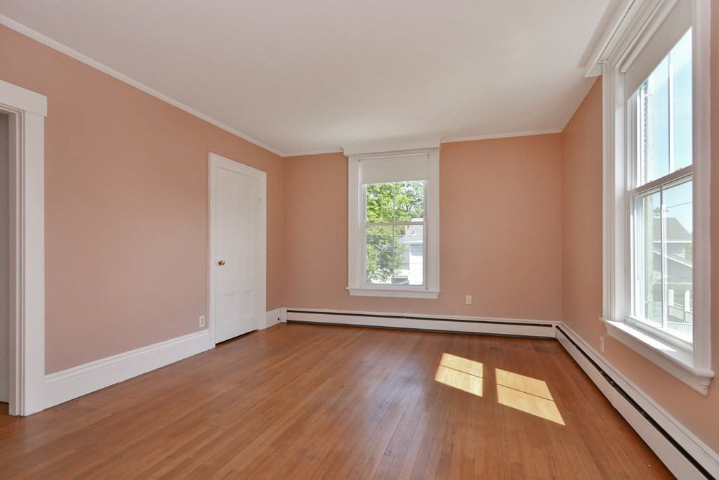 35 Summer St #4 - Photo 3 of 12