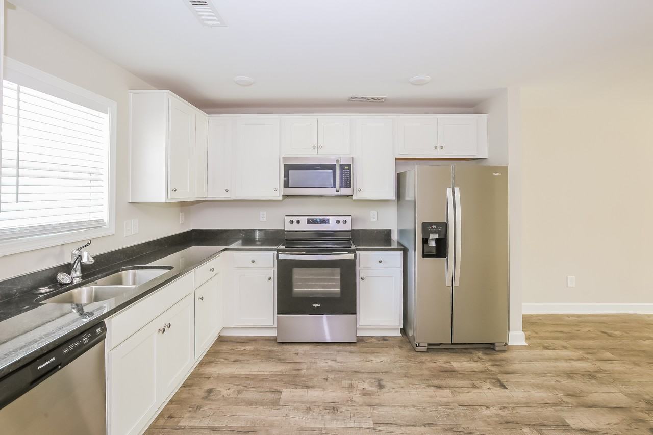 142 Rowan Street S - Photo 6 of 15