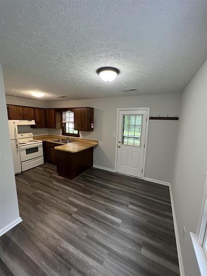 263 Rockwell Rd - Photo 2 of 18