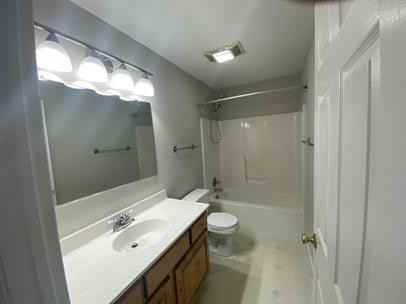 517 E Linden St #517 - Photo 3 of 11