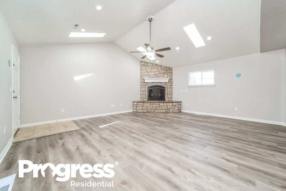 946 Sw - Photo 3 of 16