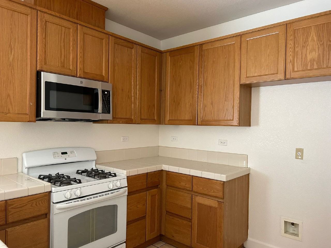 526 Beckman Way - Photo 3 of 6