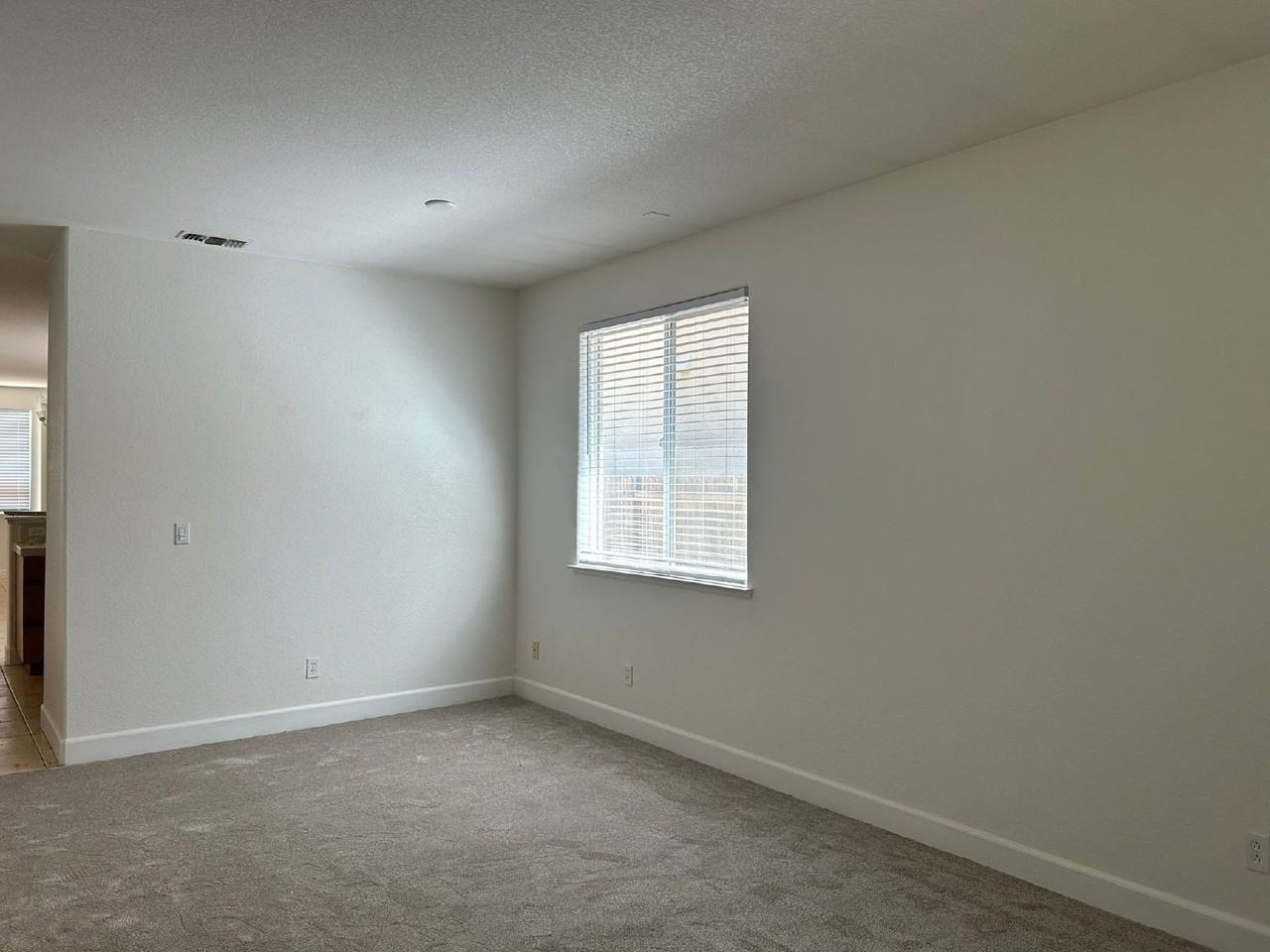 526 Beckman Way - Photo 4 of 6