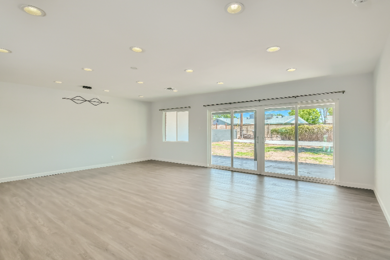 1930 E Missouri Ave - Photo 4 of 20