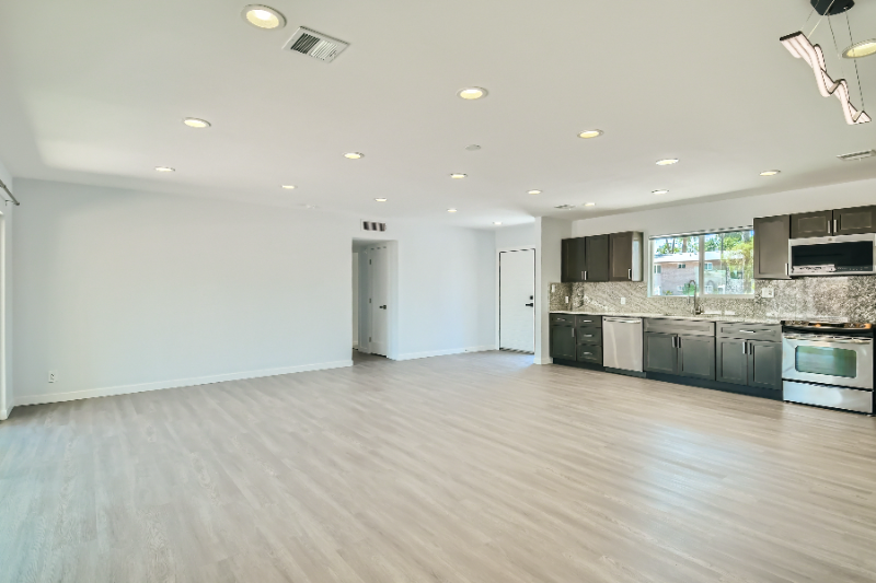 1930 E Missouri Ave - Photo 5 of 20