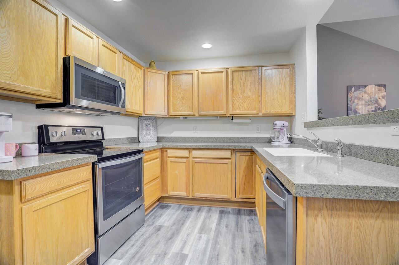10129 Grove Ct #D - Photo 4 of 18