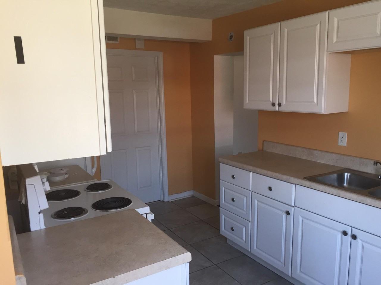 1002 Martin Street Southeast #C - Photo 2 of 19