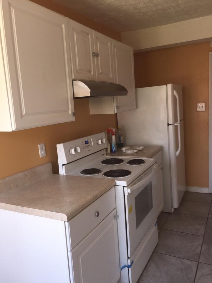 1002 Martin Street Southeast #C - Photo 3 of 19