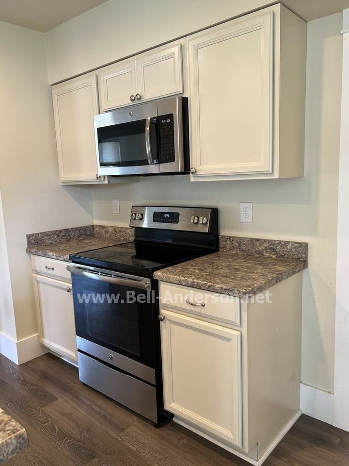 1809 Porter St - Photo 3 of 19