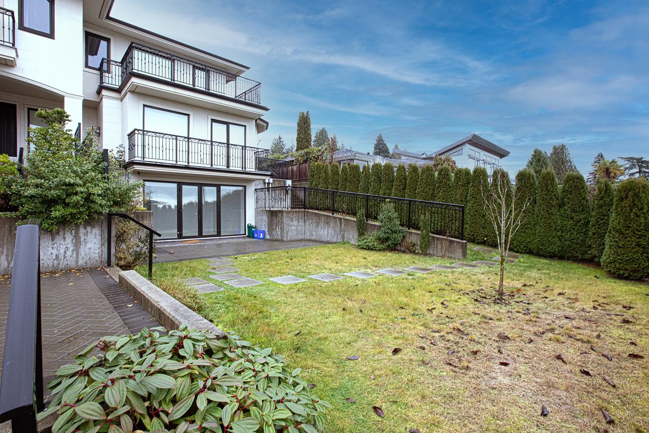 1475 Lawson Avenue, West Vancouver, BC V7T 2E9 2 Bedroom House for