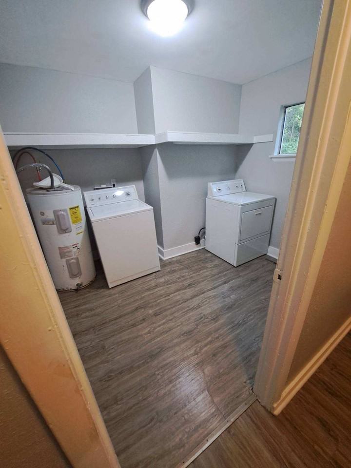 412 N Hawthorne St #1 - Photo 6 of 15
