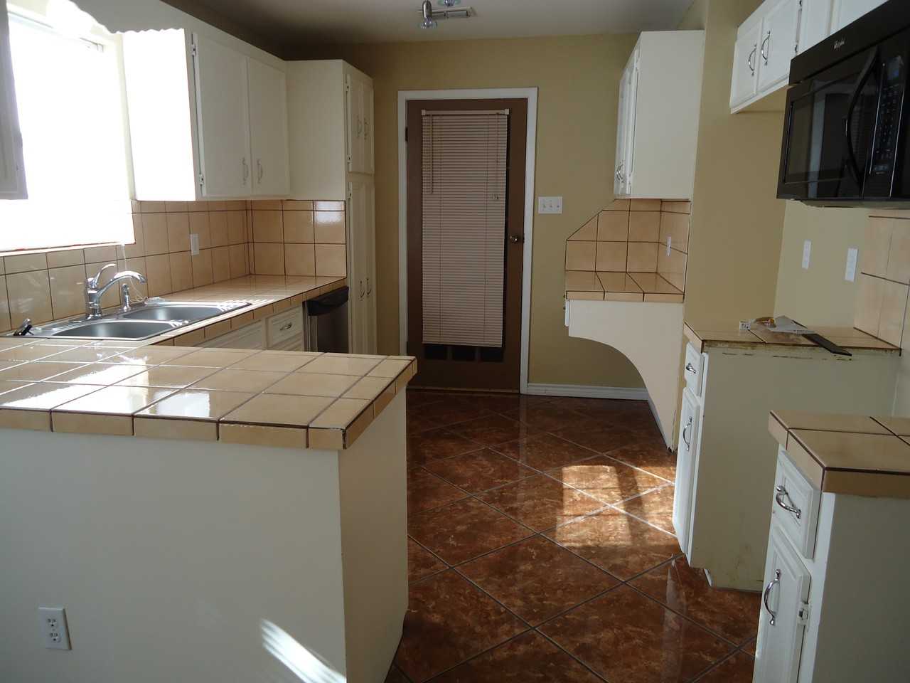 3004 Kiwi Ave - Photo 3 of 5