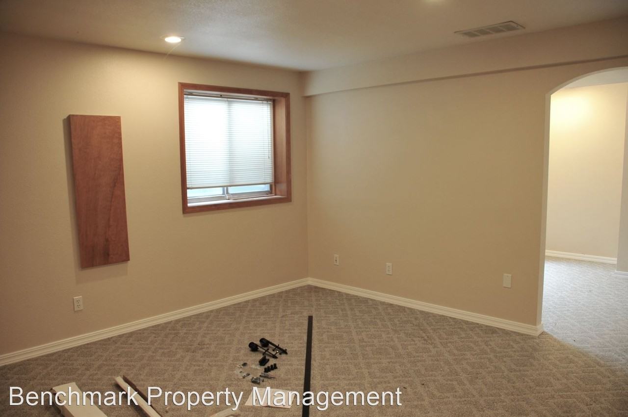 1749 W Tullis Dr - Photo 2 of 24