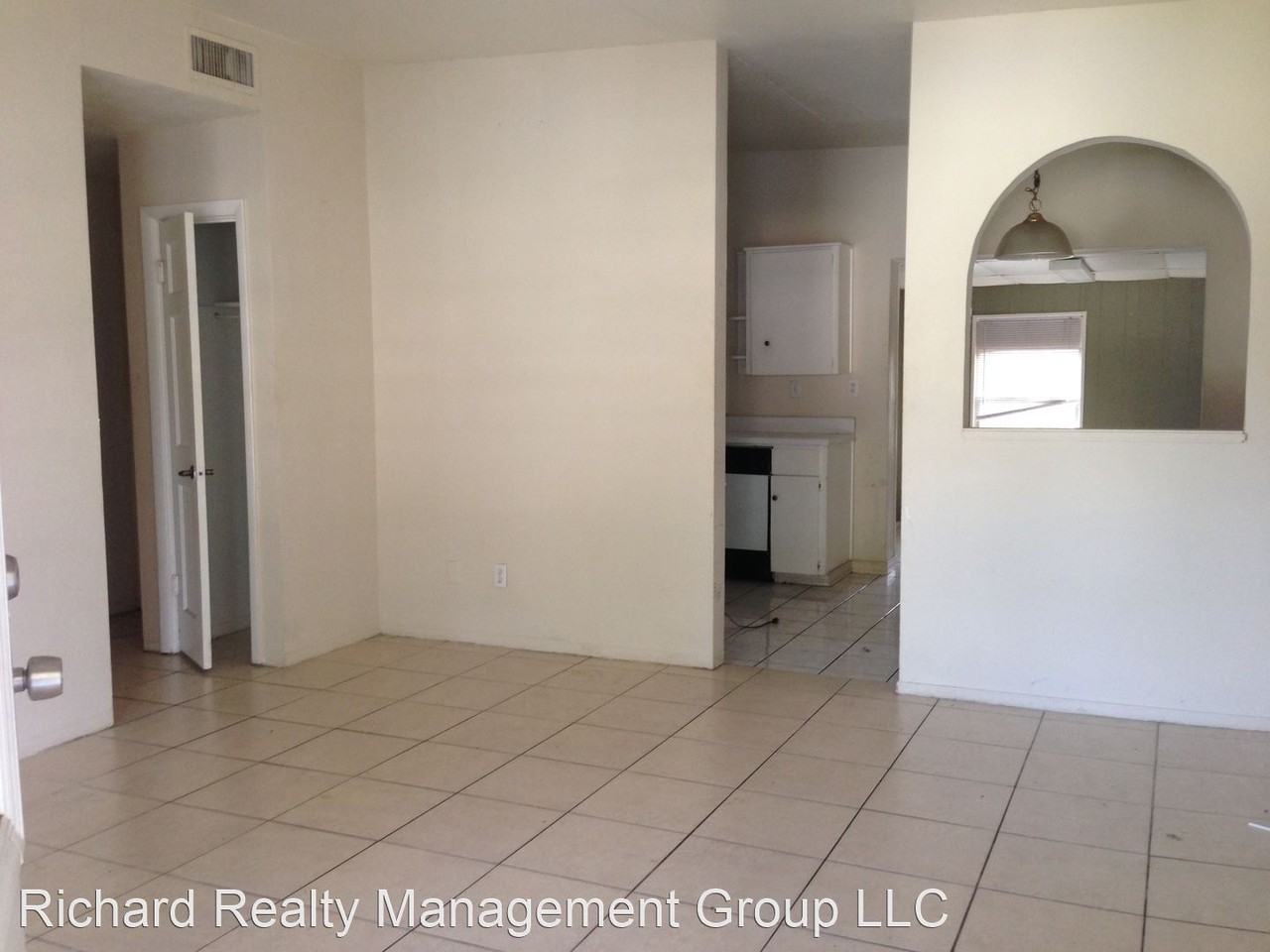 1084 Carnation Dr - Photo 2 of 5