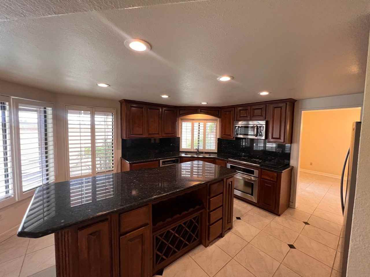 728 Baylor Ave - Photo 3 of 23