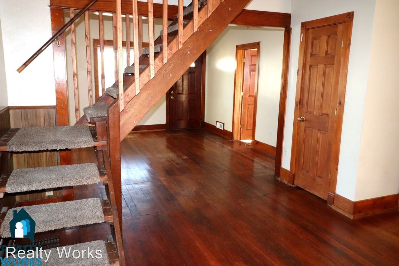 1021 N 9th St - Photo 3 of 14