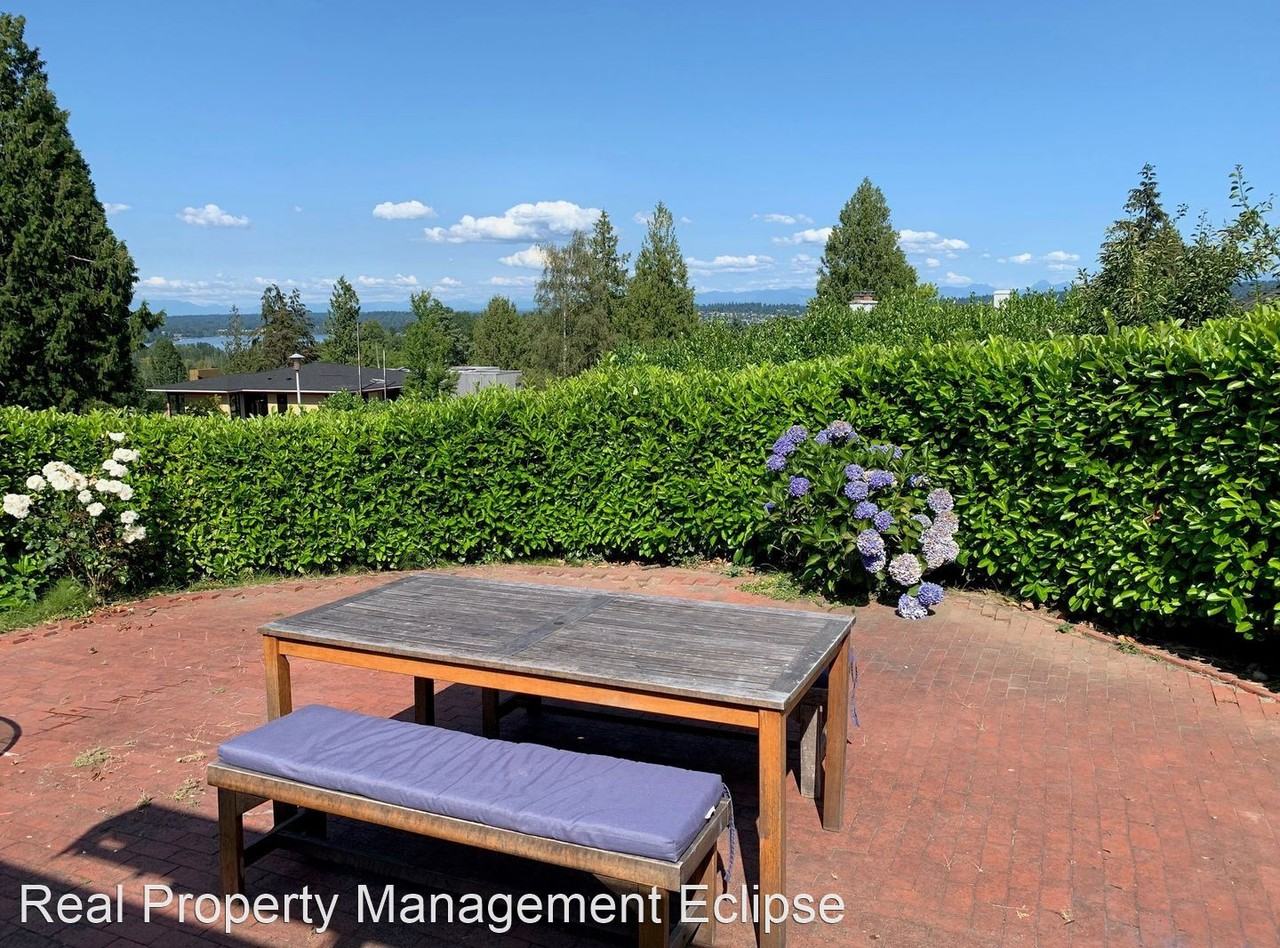 5770 63rd Ave Ne - Photo 3 of 18