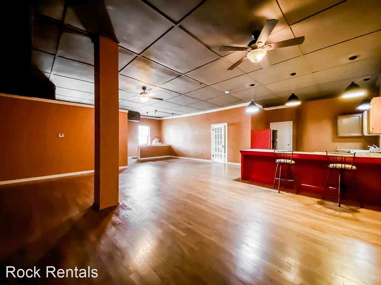 606 1/2 N Main St - Photo 2 of 10