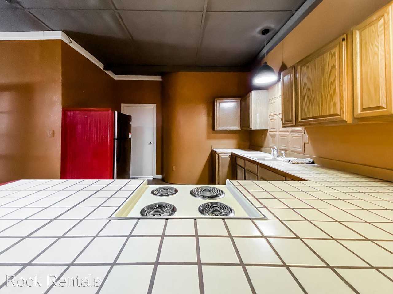 606 1/2 N Main St - Photo 3 of 10