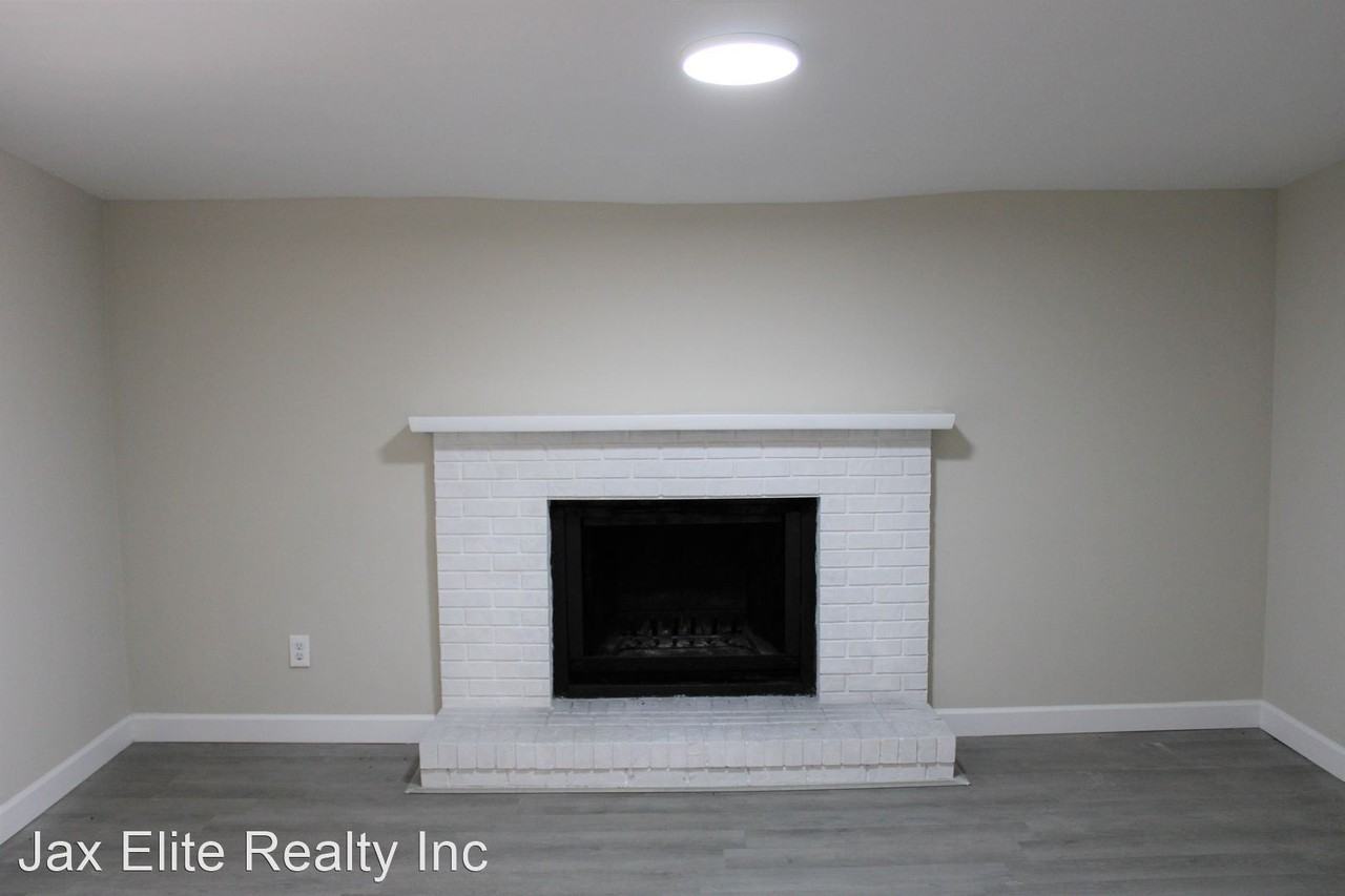 3849 Harbor View Dr - Photo 2 of 13