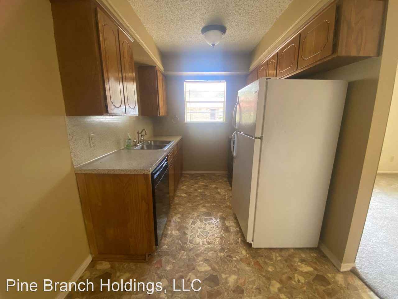 243 Lawrence Rd - Photo 2 of 3