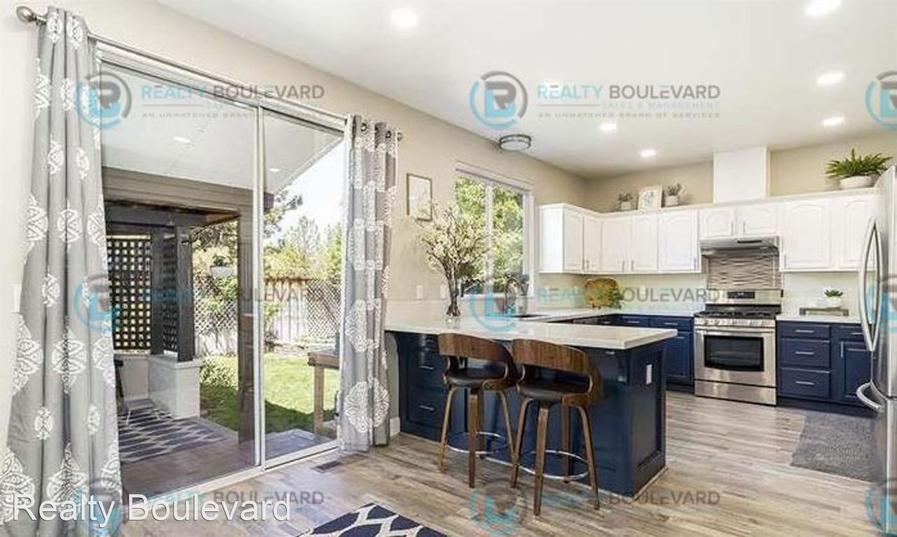 9767 Northrup Dr - Photo 2 of 26