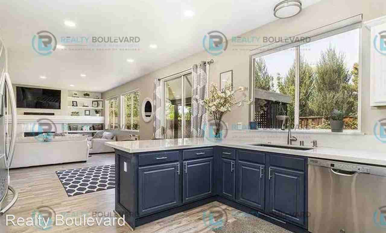 9767 Northrup Dr - Photo 3 of 26