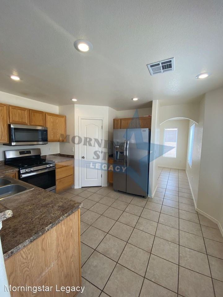 2938 Lake Valley Ave - Photo 3 of 35