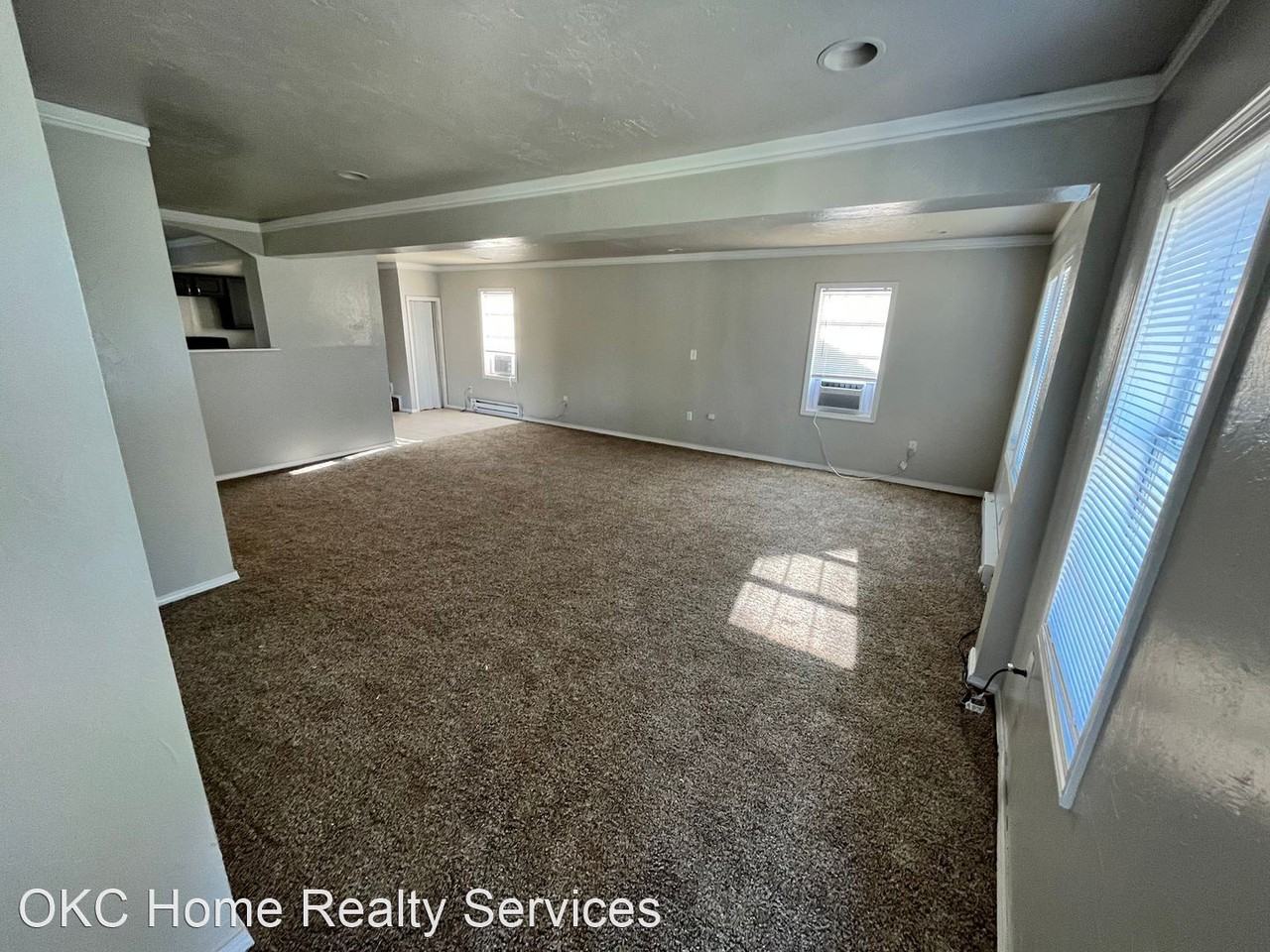 231 Se 51st St - Photo 2 of 11