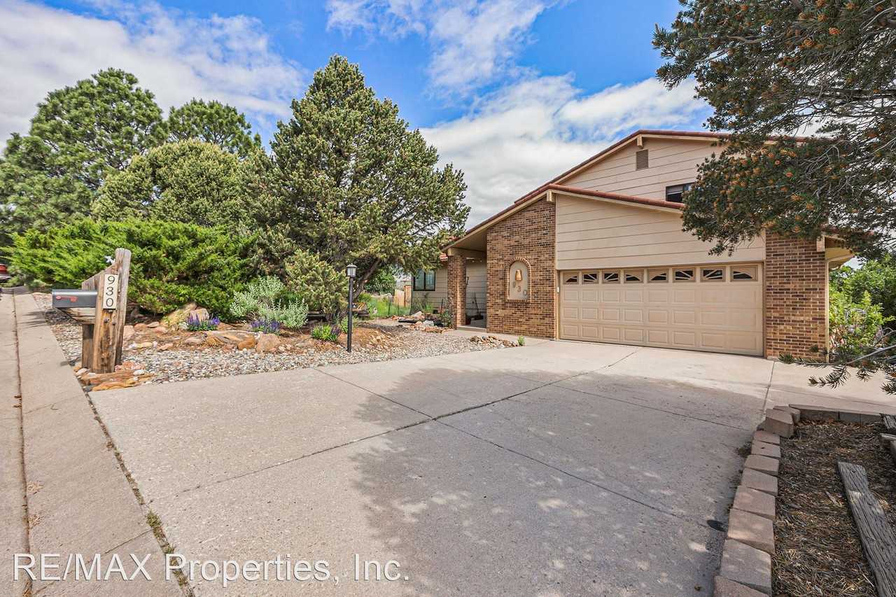 930 Point Of The Pines Dr - Photo 2 of 35