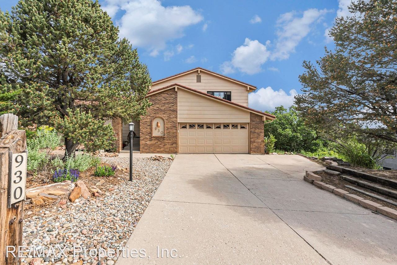 930 Point Of The Pines Dr - Photo 3 of 35