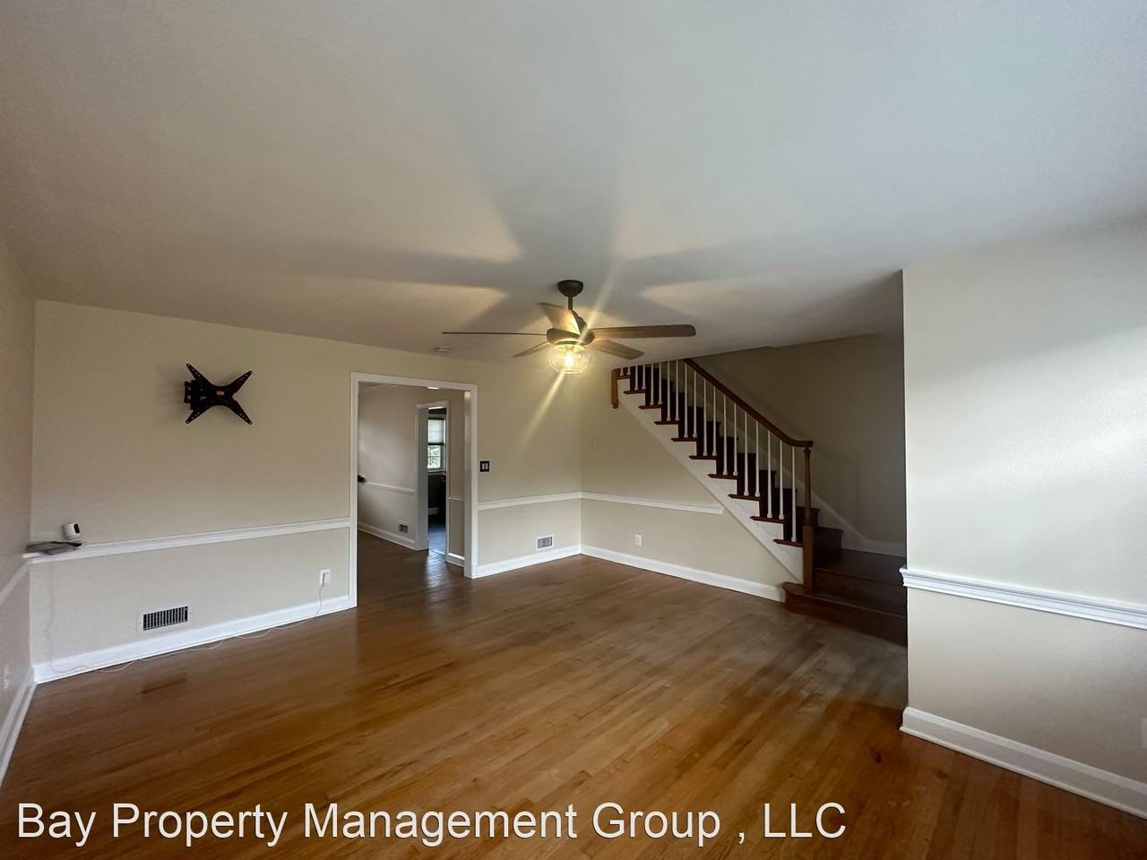 1515 Tunlaw Rd - Photo 2 of 33