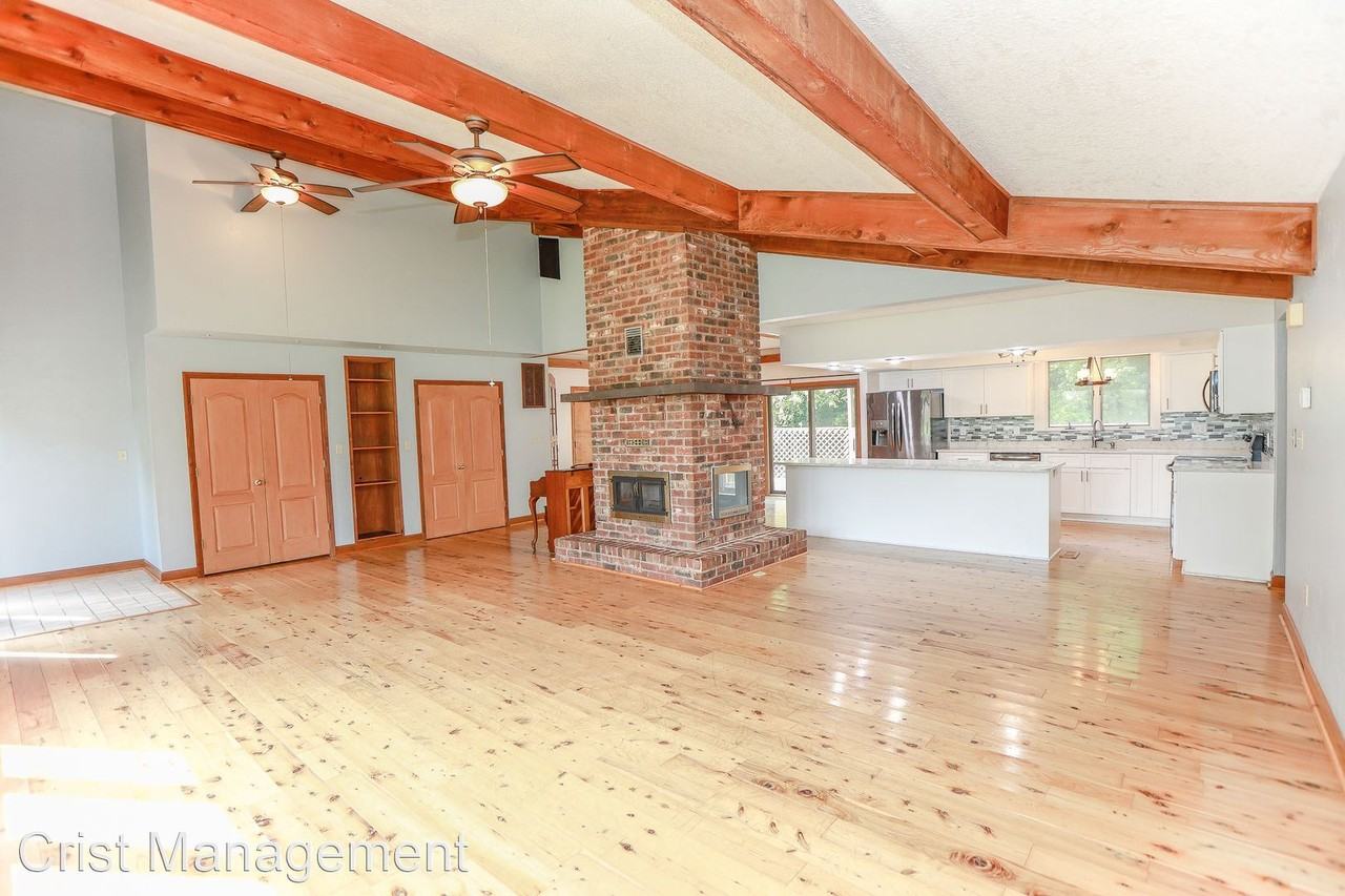 24192 Twin Cir - Photo 2 of 50