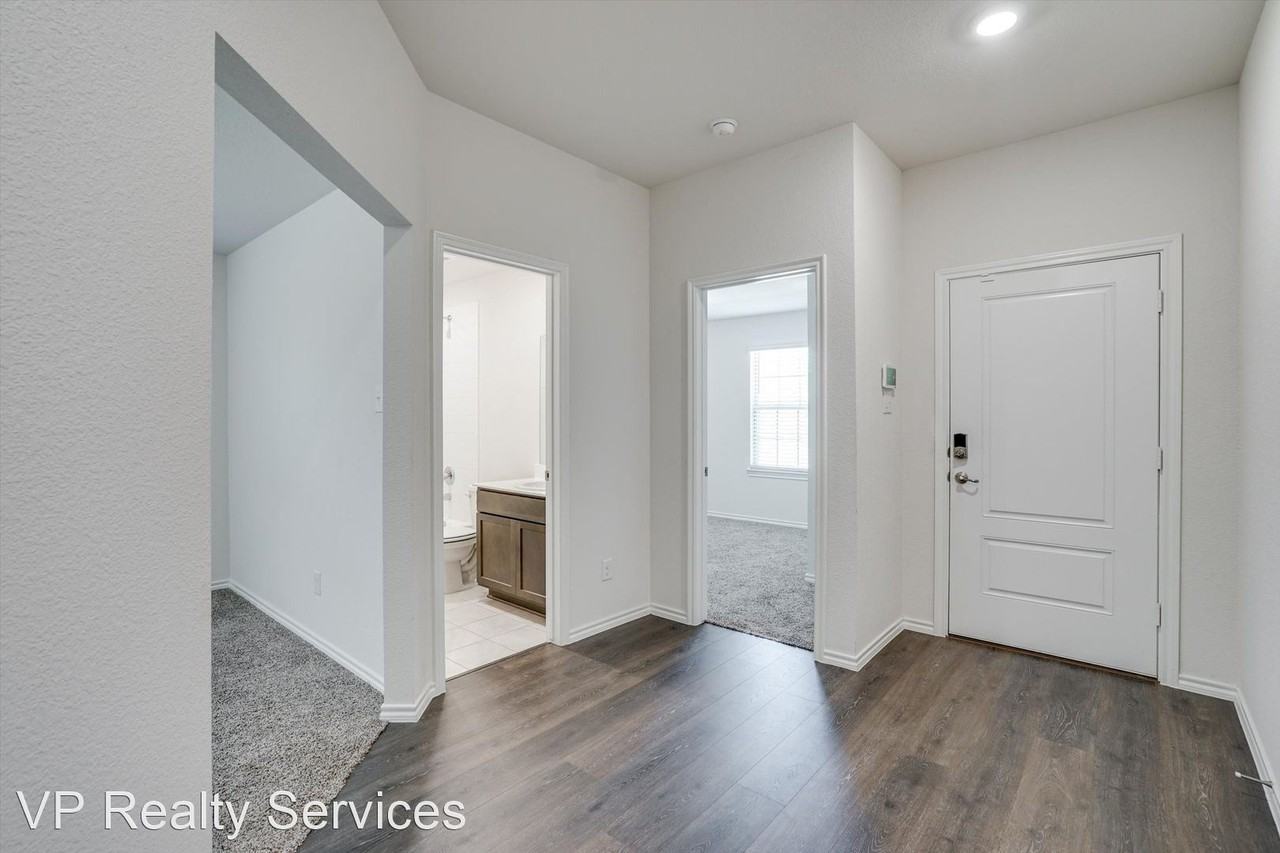 3234 Hawkins Dr - Photo 2 of 28