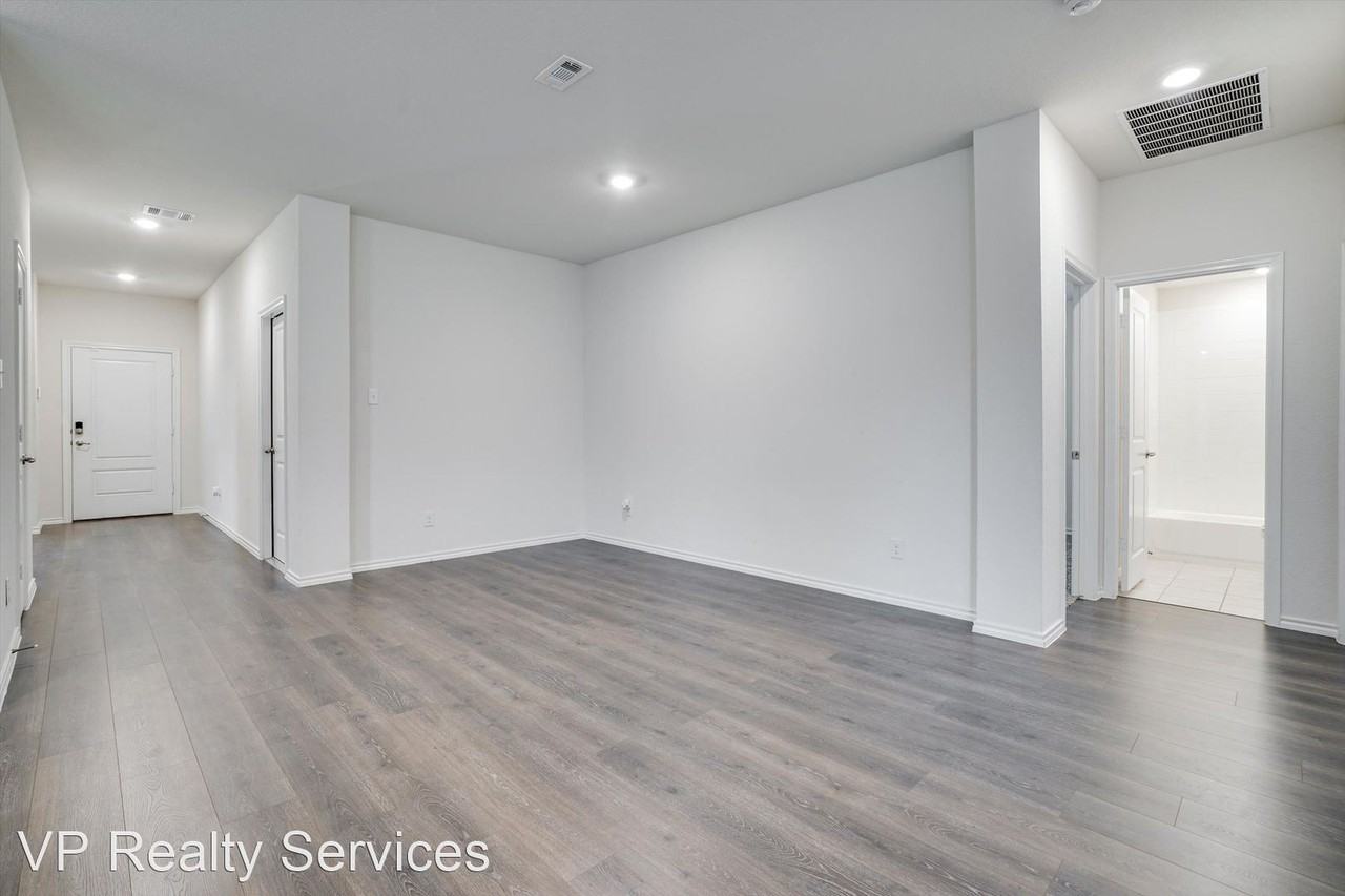 3234 Hawkins Dr - Photo 3 of 28