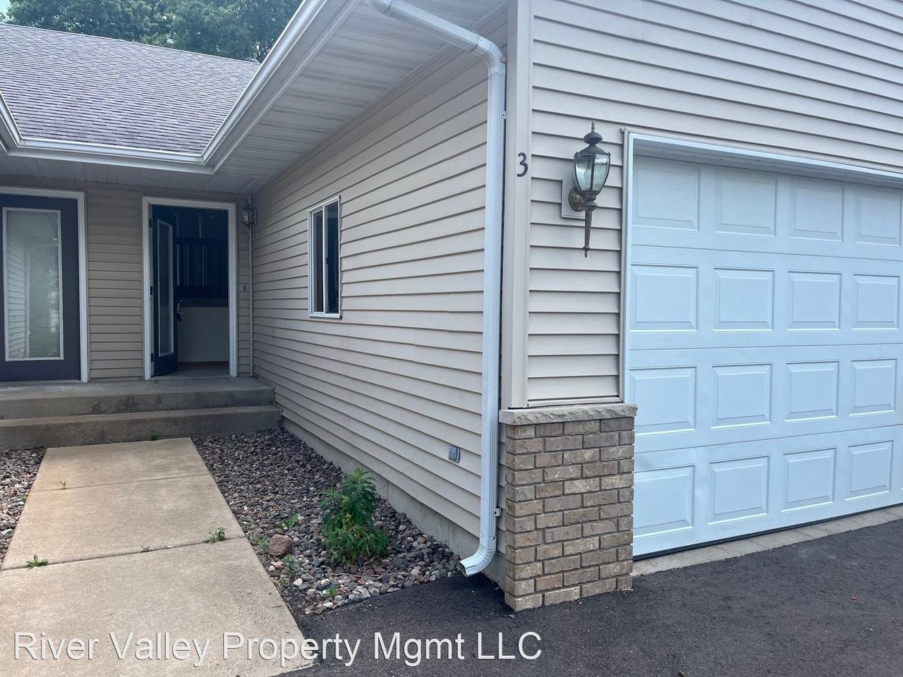 2622 Harvey Dr - Photo 2 of 9