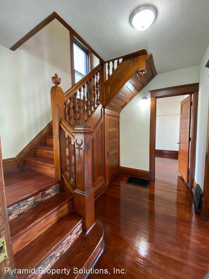 206 2nd St Ne - Photo 2 of 15