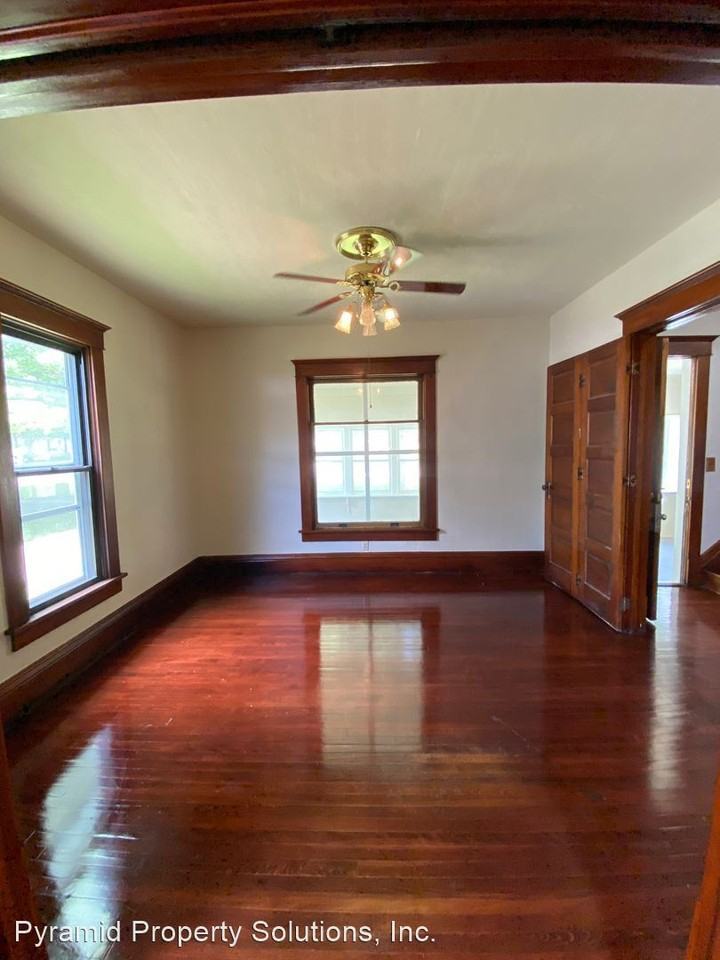 206 2nd St Ne - Photo 3 of 15