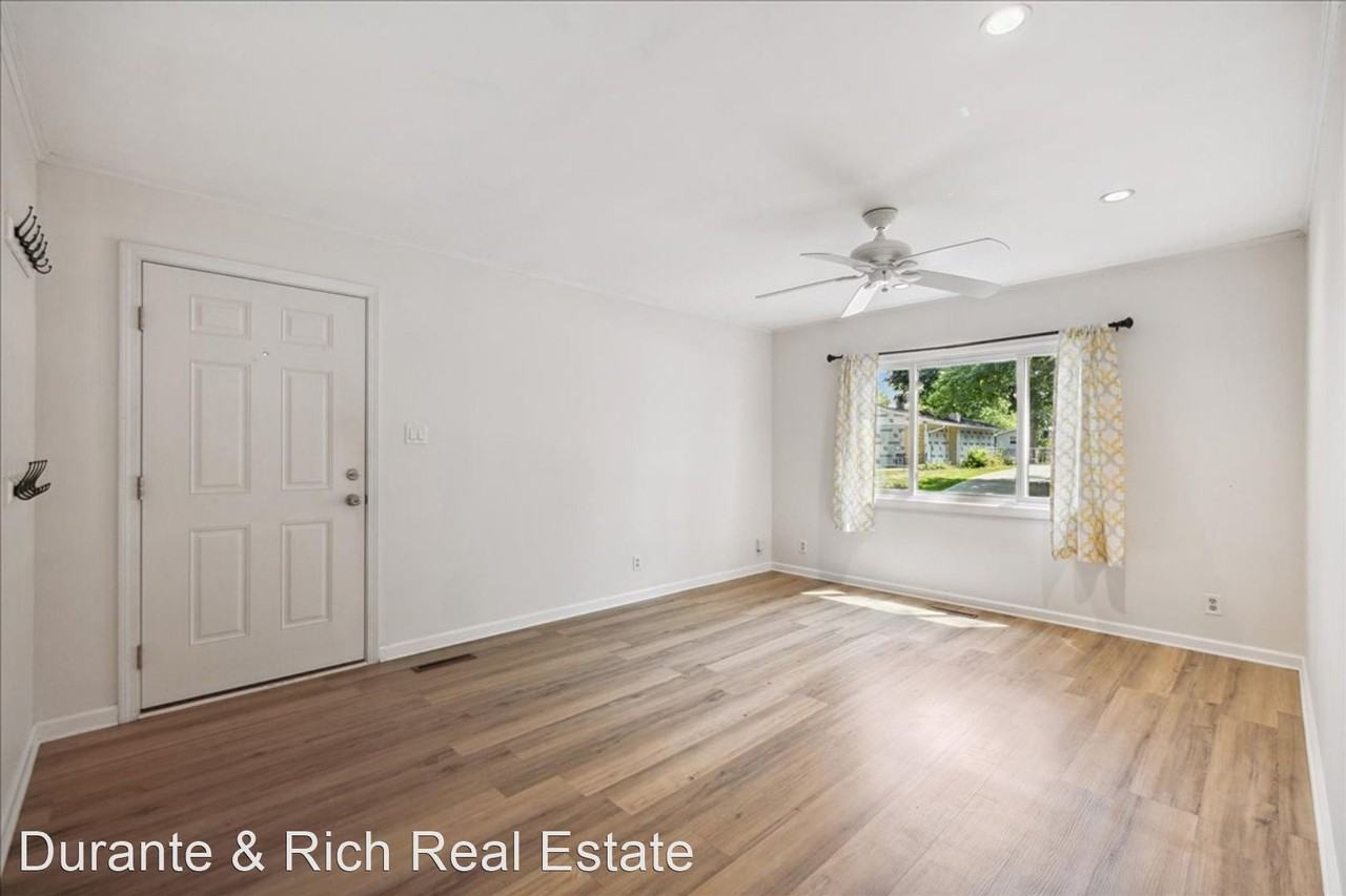 154 Austin Ave - Photo 2 of 11