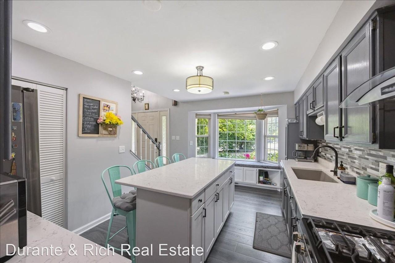 202 Bent Creek Ct - Photo 3 of 15