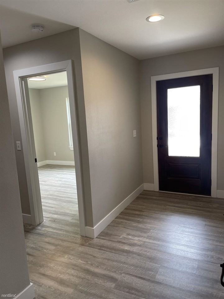 102 Briana St - Photo 3 of 35