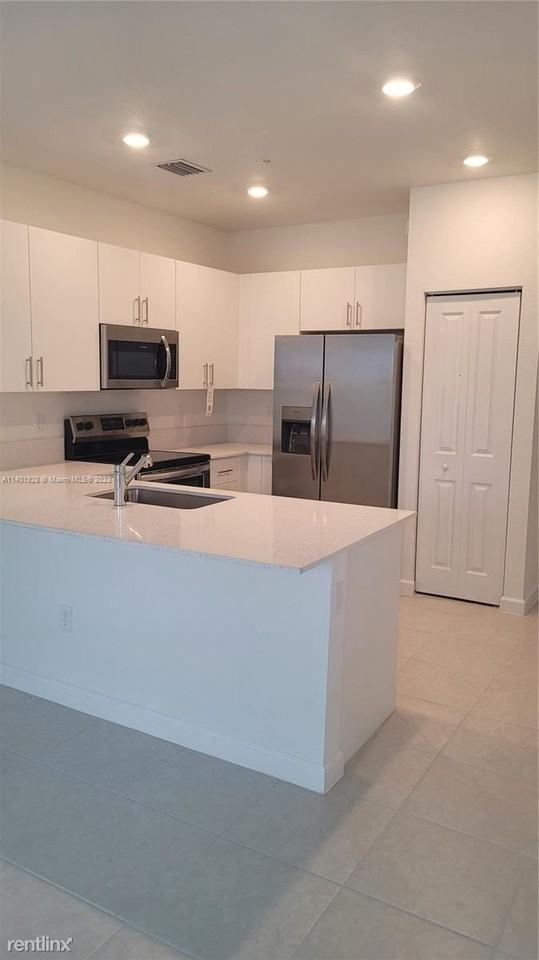 246 Sw 159th Ct - Photo 2 of 14