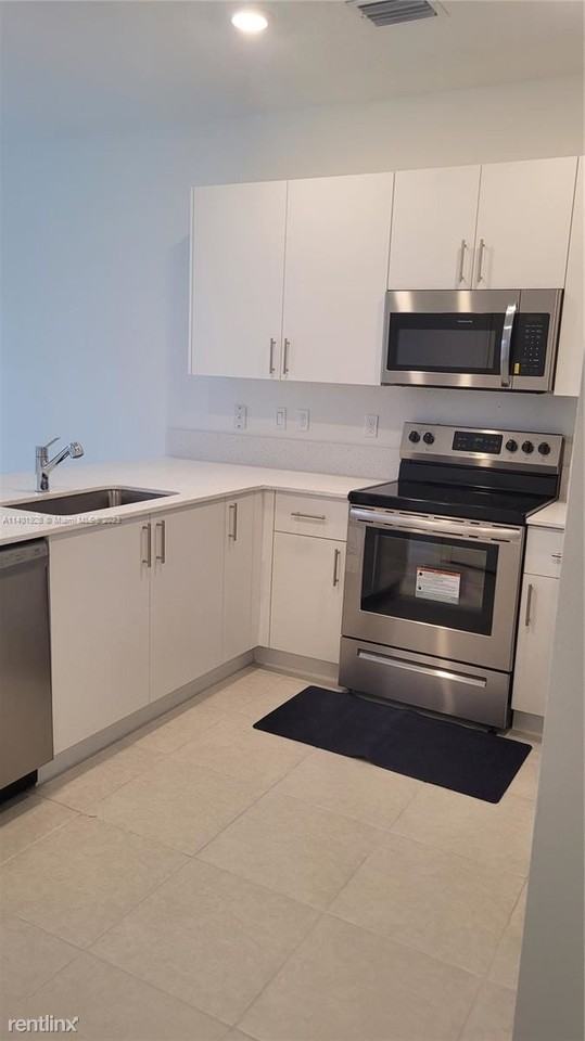 246 Sw 159th Ct - Photo 3 of 14