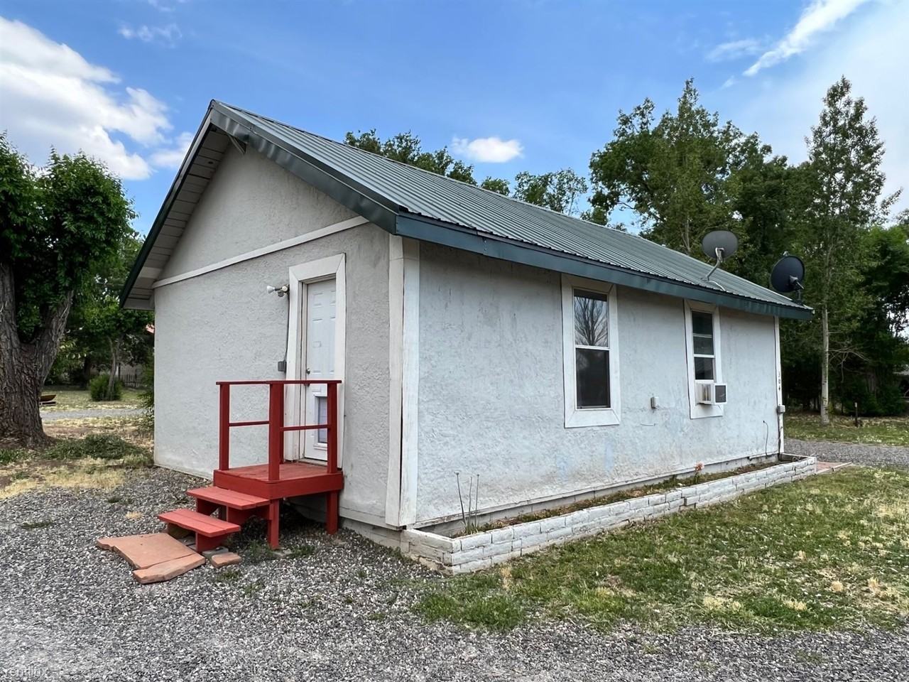 304 S Mountain Ave - Photo 2 of 9