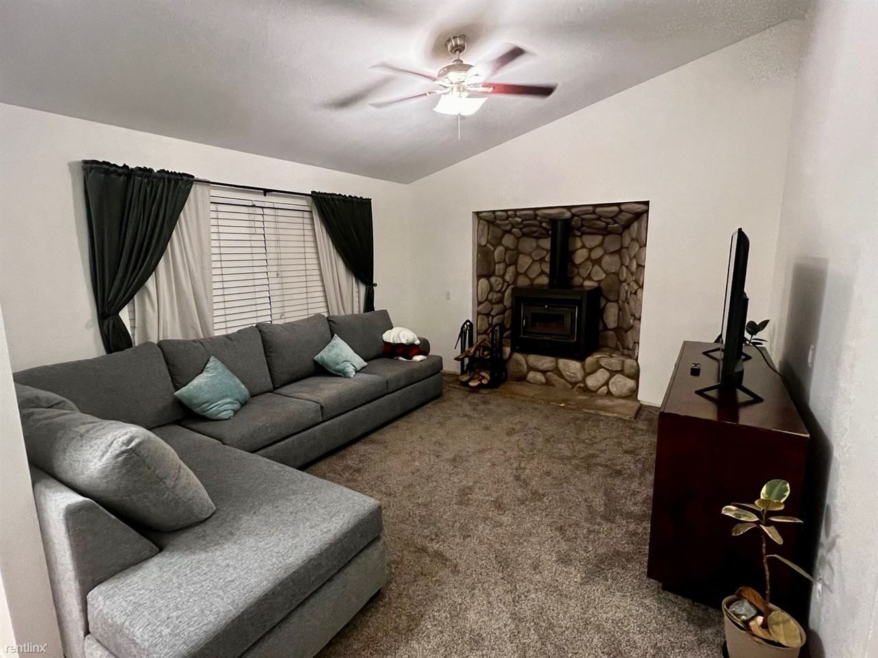 20812 Country Club Dr - Photo 2 of 10