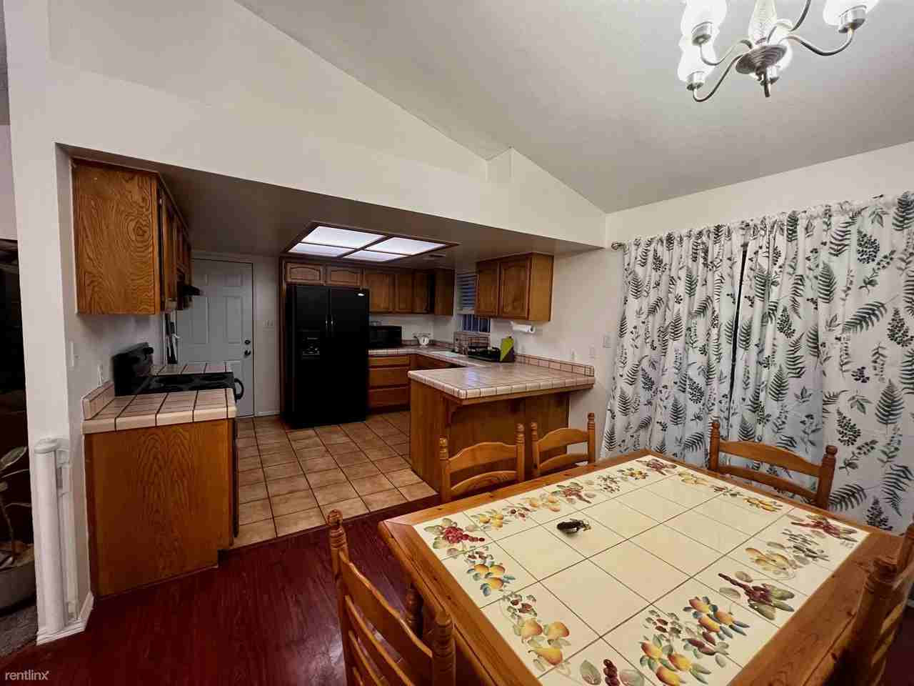 20812 Country Club Dr - Photo 3 of 10
