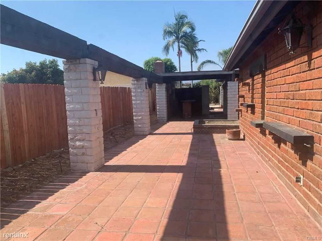 617 Pearl St - Photo 2 of 8